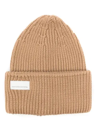 Nine In The Morning Umi Beanie In Braun