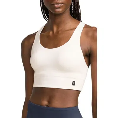 On Strappy Lgline Sports Bra In Undyed White