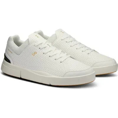 On The Roger Centre Court Tennis Sneaker In White | Black