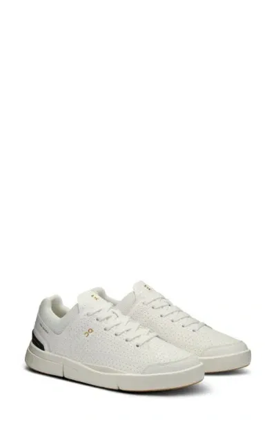 On The Roger Centre Court Tennis Sneaker In White/black