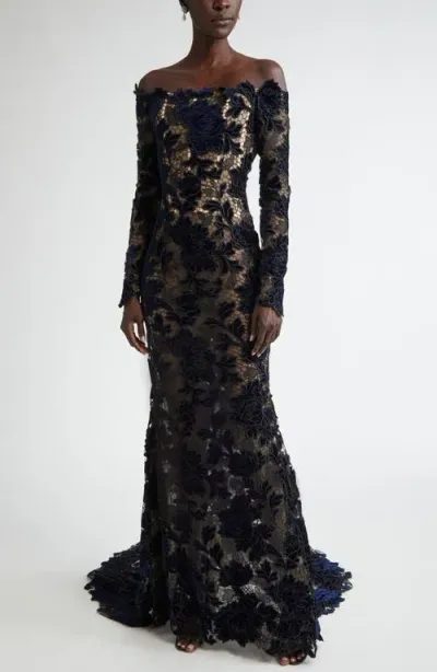 Oscar De La Renta Off Shoulder Peony Velvet Guipure Gown In Navy