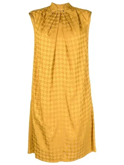 Paule Ka Houndstooth-pattern Shift Dress In Gold