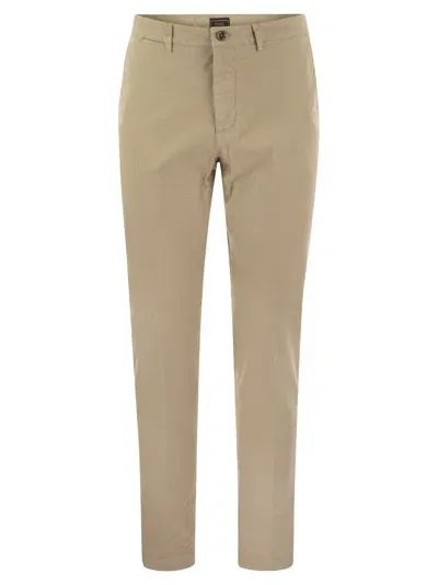 Peserico Stretch Cotton Gabardine Chino Trousers In Beige