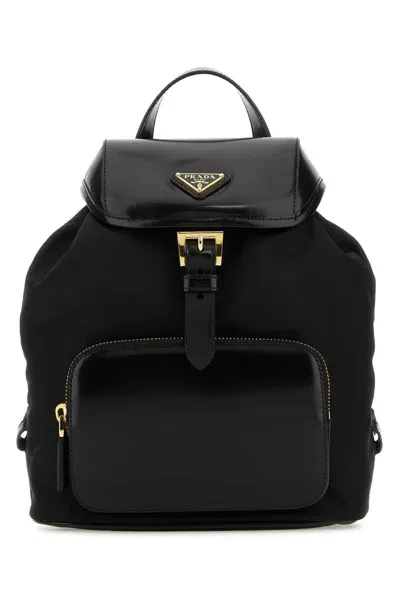 Prada Rucksack Mit Logo-schild In Black