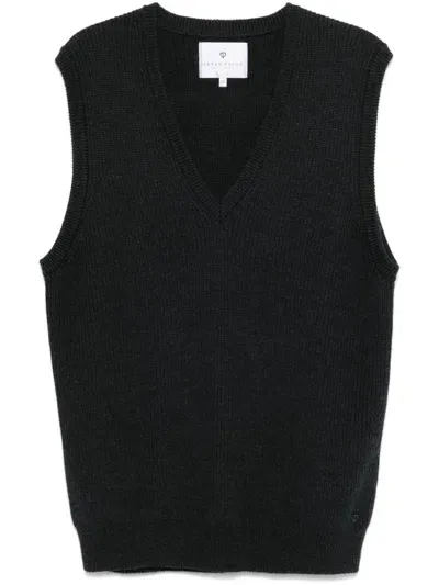 Seven Gauge Wool Vest In Grey