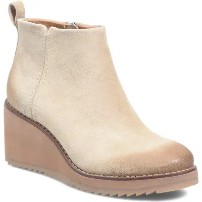 Söfft Eden Wedge Bootie In Dune