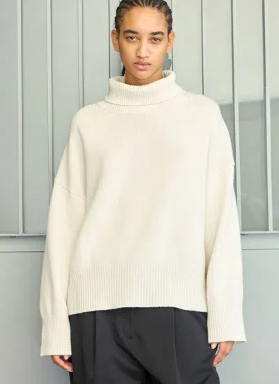 Skall Studio Silene T-neck Sweater In Cream