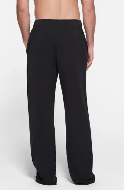 Skims Straight Leg Stretch Lounge Pants In Obsidian