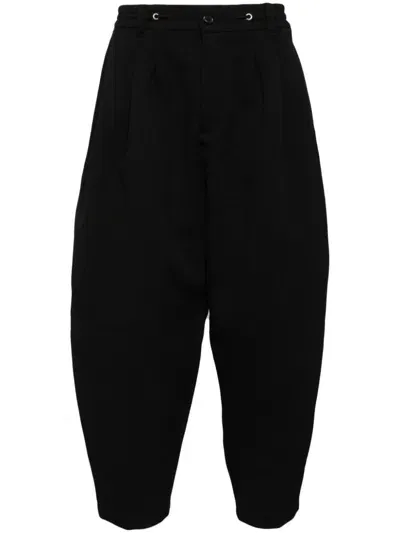 Songzio Logo-embroidered Pleated Drop-crotch Trousers In Black