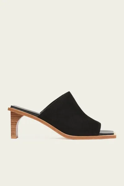 St Agni Raw Edge Heel In Black In White