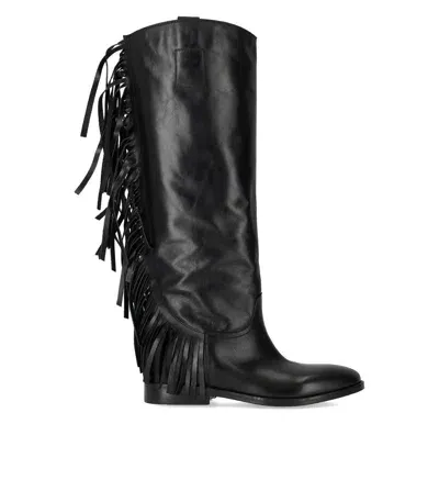 Strategia Black Fringed Boot In Schwarz