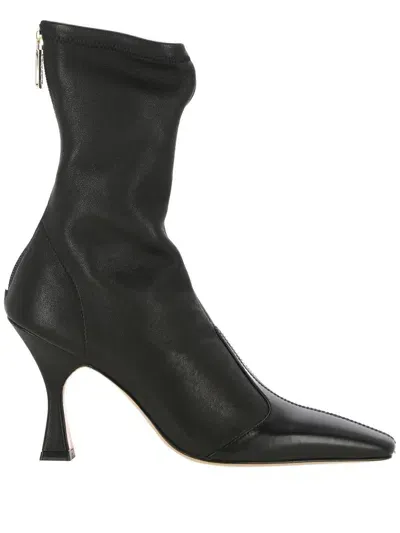 Studio Amelia Boots In Black