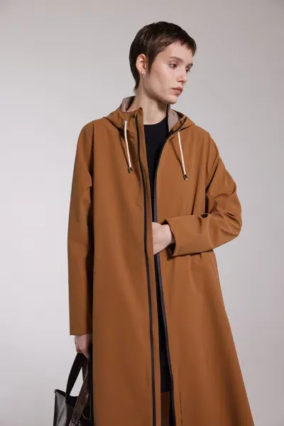 Stutterheim Mosebacke Long Lightweight Matte Zip Raincoat In Cognac