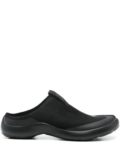 Tabi Footwear Split-toe Mules In Schwarz