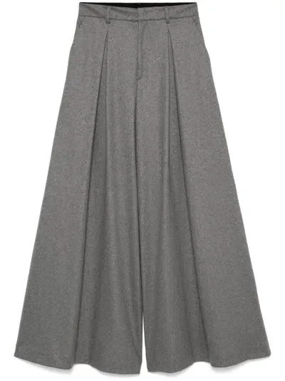 The Andamane Pleat-detail Wool Trousers In Grau