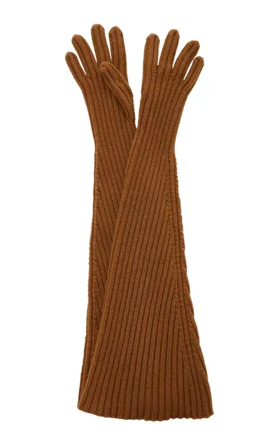 The Row Fergie Cashmere Gloves In Brown