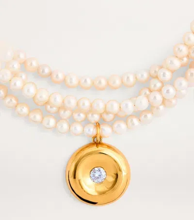 Timeless Pearly Thick And Chic Pendant Necklace In Gold