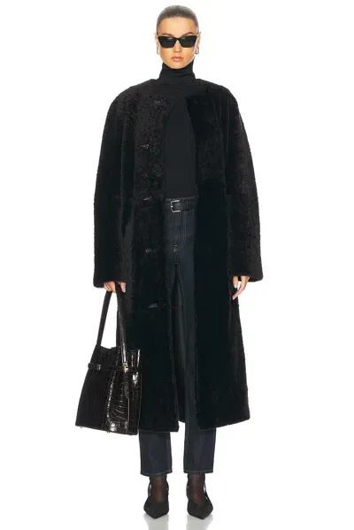 Totême Soft Shearling Coat In Bark