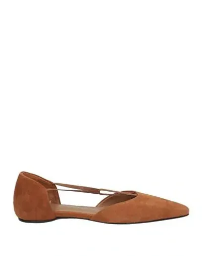 Totême T-strap Suede Flats In Beige