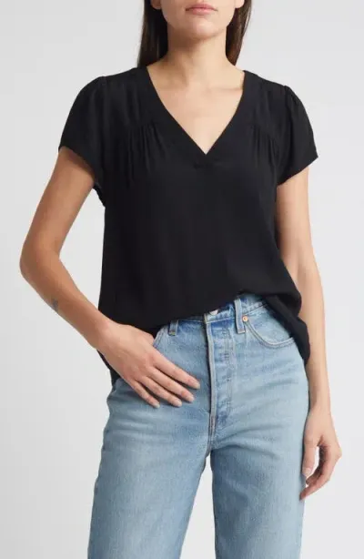 Treasure & Bond V-neck Popover Top In Black