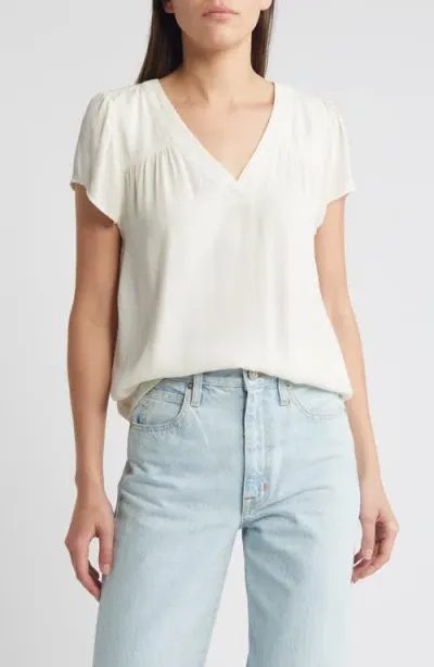 Treasure & Bond V-neck Popover Top In Ivory Dove