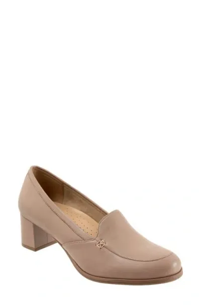 Trotters Cassidy Loafer Pump In Taupe