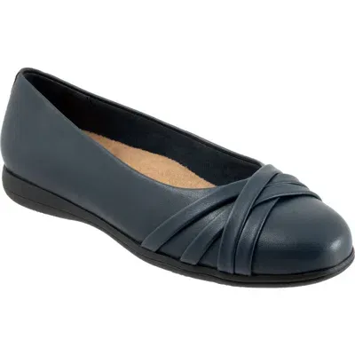 Trotters Daphne Flat In Navy