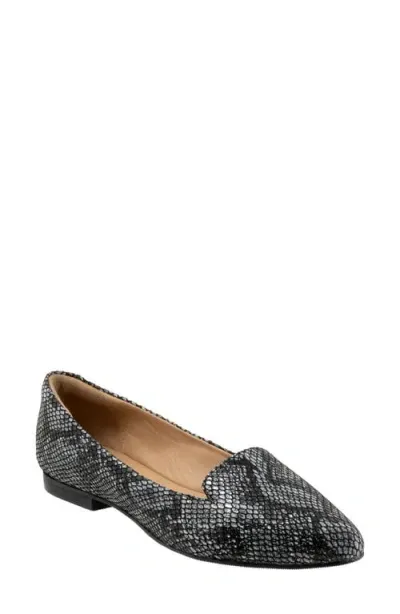 Trotters Harlowe Pointed Toe Loafer In Black And White