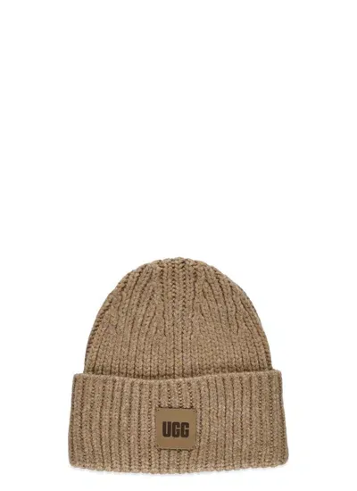 Ugg Logo Patch Chunky Ribbed Beanie In Brown