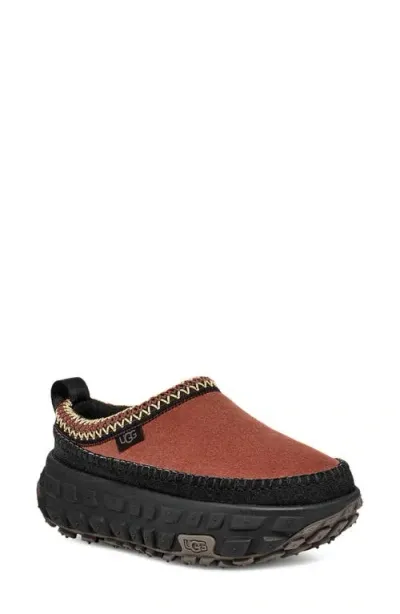 Ugg(r) Venture Daze Platform Slip-on Shoe In Red Jasper/black