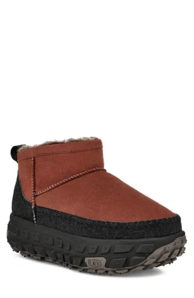 Ugg(r) Venture Daze Ultra Mini Boot In Red Jasper/black