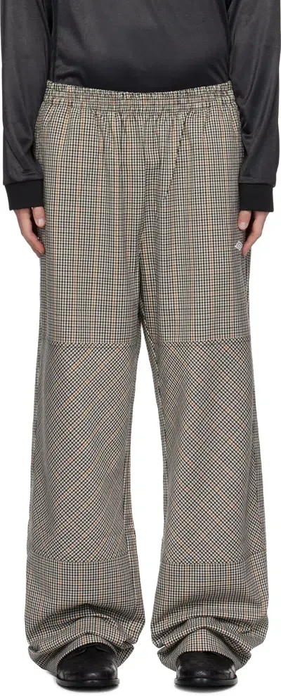 Umbro Beige & Black Club Check Trousers In Blk0012 Black White