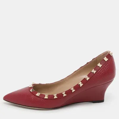 Pre-owned Valentino Garavani Burgundy Leather Rockstud Wedge Pumps Size 37