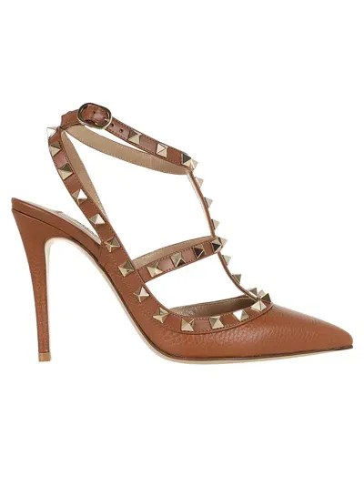 Valentino Garavani Rockstud Caged 100 Grainy Leather Pump In Brown