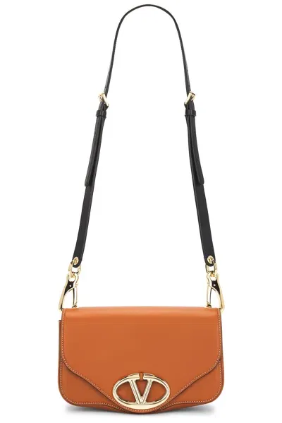 Valentino Garavani Logo 1 Small Shoulder Bag In Naturale Tan & Nero