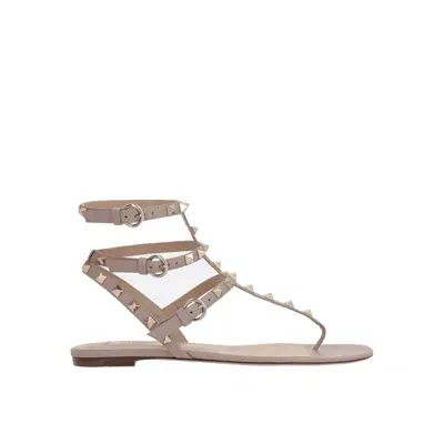 Valentino Garavani Rockstud Flip-flop Sandals In Beige