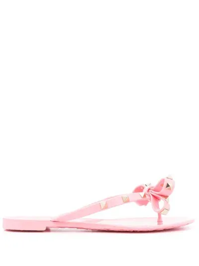 Valentino Garavani Rockstud Rubber Thong Sandals In Pink