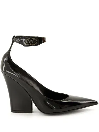 Valentino Garavani Vlogo-plaque Patent Pumps In Black