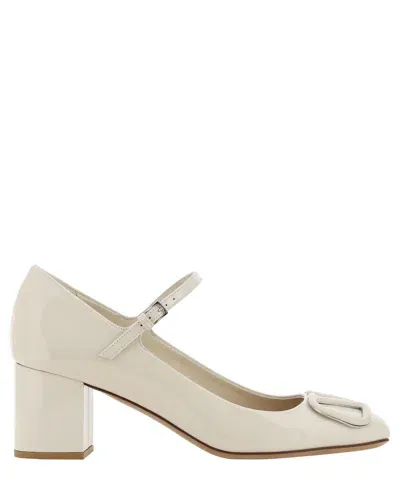 Valentino Garavani Vlogo Pumps In Beige