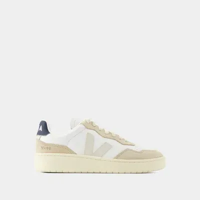 Veja Sneakers V-90 -  - Leder - Steinweiss In White