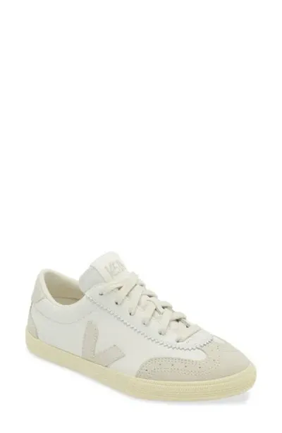 Veja Volley O.t. Sneaker In White/natural