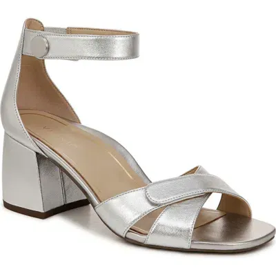 Vionic Salinas Block Heel Sandal In Silver