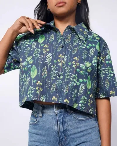 Wildfang The Essential Cropped Button Up In Leaf Navy