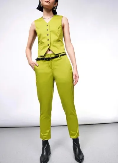 Wildfang The Essential Slim Crop Pant In Pickle