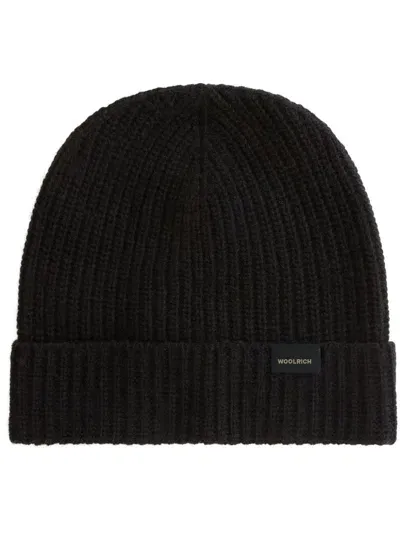 Woolrich Logo Patch Knitted Beanie In Black