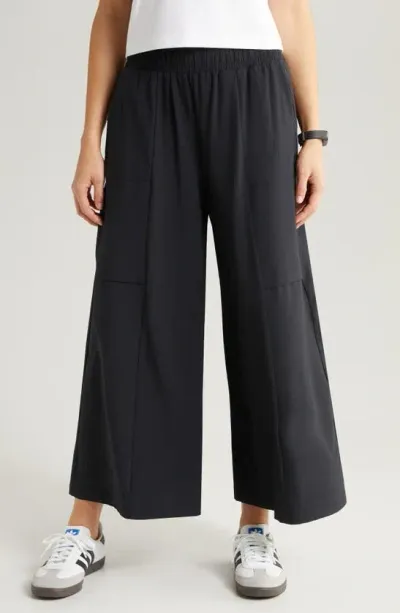 Zella In Flight Flowy Crop Wide Leg Pants In Black