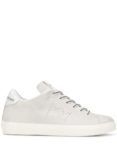 Leather Crown Sneakers Mit Perforiertem Logo In White