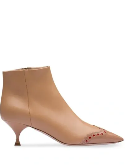 Miu Miu Stiefel Mit Budapestermuster In Beige