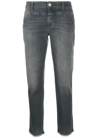 Closed Cropped Frayed Jeans In Grey