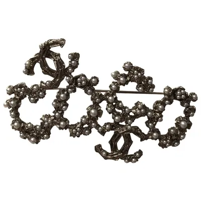 Pre-owned Chanel Pin & Brooche In Anthracite